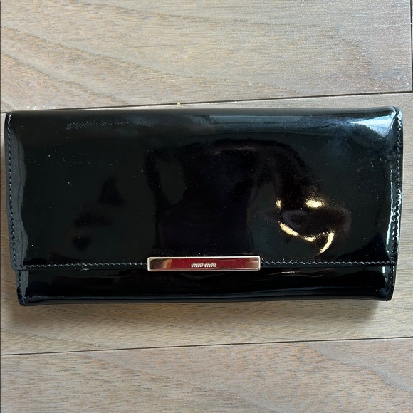 AUTHENTIC MIU MIU PATENT LEATHER WALLET - Picture 1 of 8